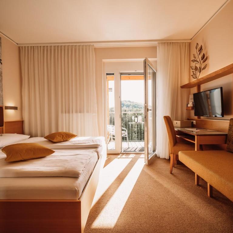 Weingut Brenner am Rossberg - Doppelzimmer mit Balkon - 1