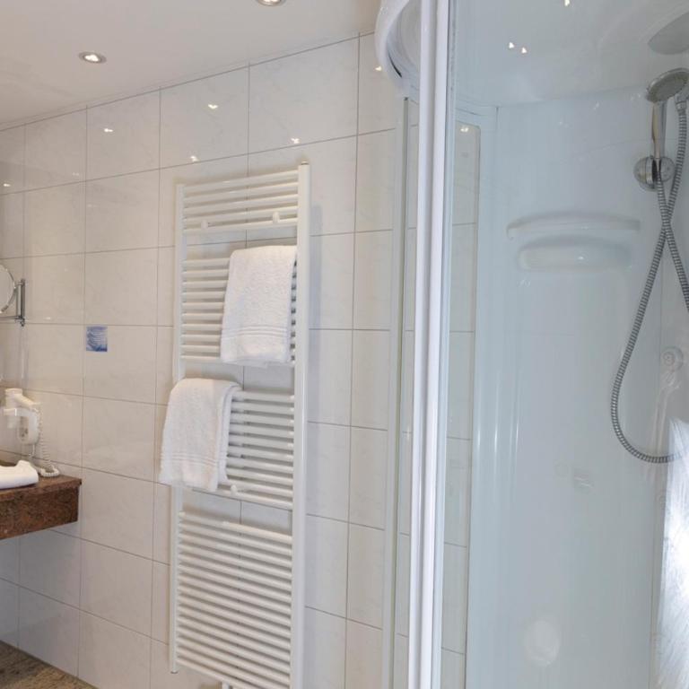 Hotel Plattenwirt - Großes Doppel- oder Zweibettzimmer mit Straßenblick - 4