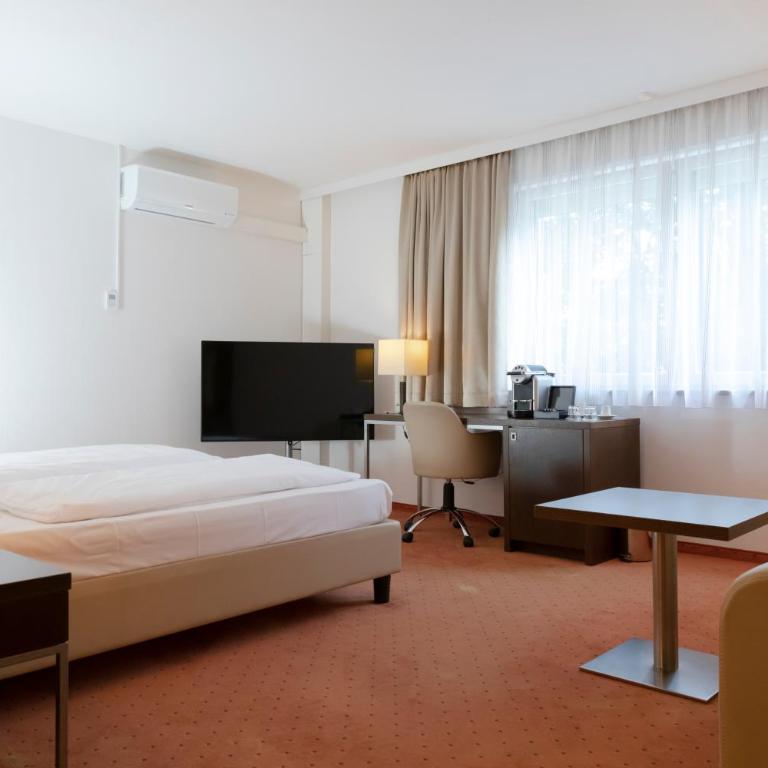 Hotel Plattenwirt - Großes Doppel- oder Zweibettzimmer mit Straßenblick - 6