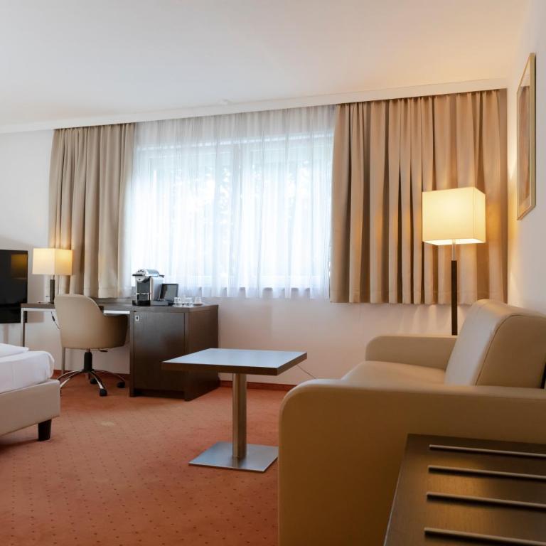 Hotel Plattenwirt - Großes Doppel- oder Zweibettzimmer mit Straßenblick - 5