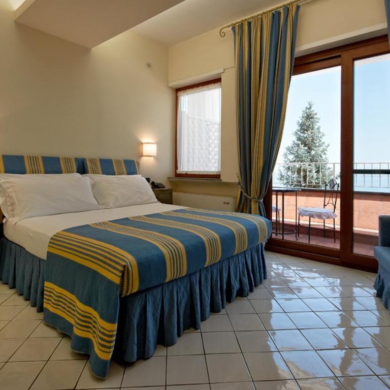 Villa Poseidon -Boutique Hotel- - Camera Matrimoniale con Balcone e Vista Mare - 2