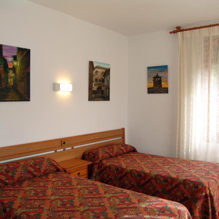 Hostal Pirineos Sarvisé - Quadruple Room - 3