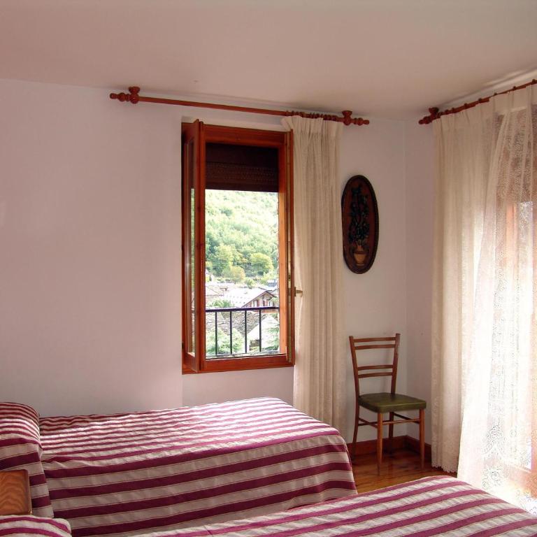 Hostal Pirineos Sarvisé - Twin Room - 4