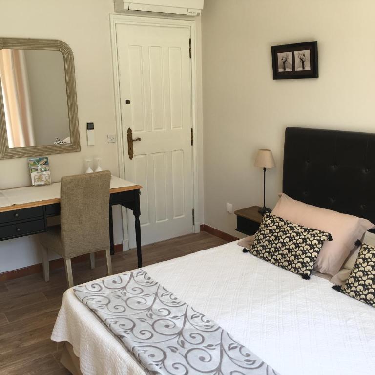 Chambres d'Hotes Les Amandiers - Comfort Doppel-/Zweibettzimmer - 1