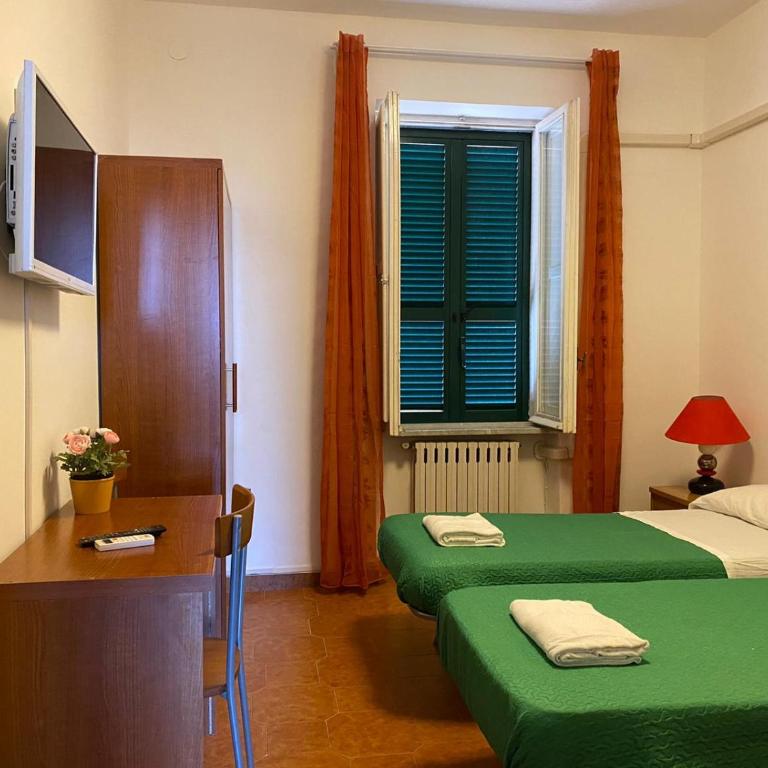 Milazzo Luxury Home roma - Camera Matrimoniale/Doppia con Letti Singoli con Bagno Privato Esterno - 9