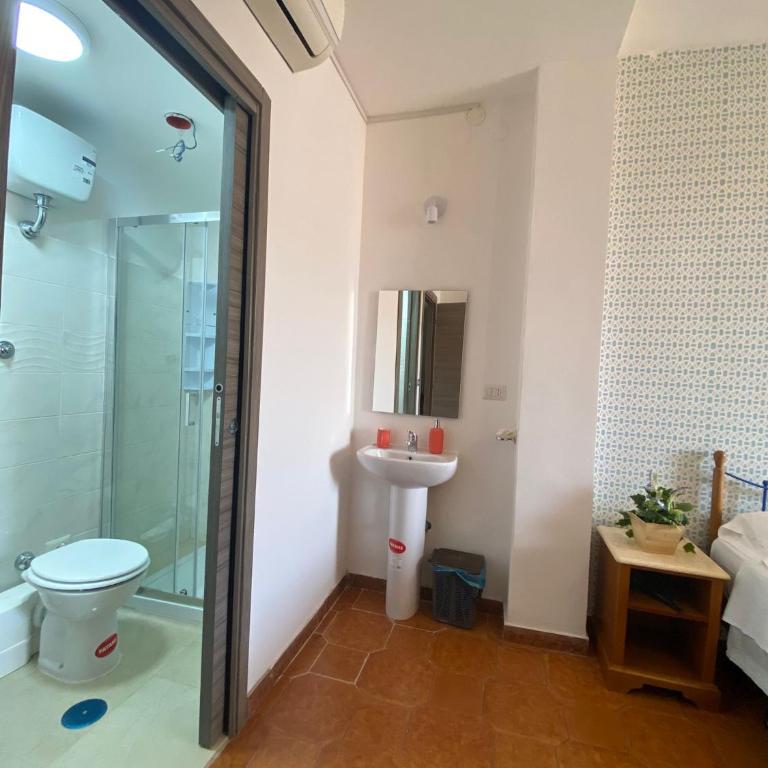 Milazzo Luxury Home roma - Camera Familiare con Bagno Privato - 16