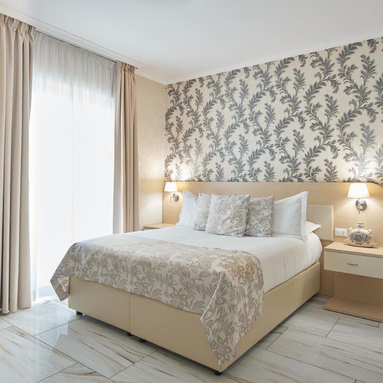 Rome Airport Inn - Deluxe Double Room with Balcony - 1