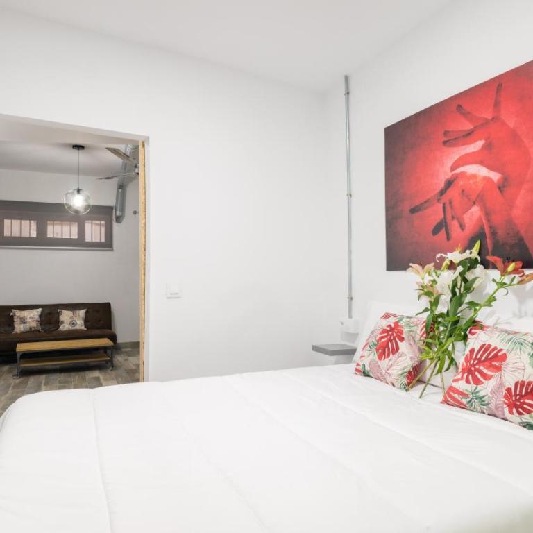 Guesthouse Room & Studio Seville La Flamenka - Habitación Triple Deluxe - 3