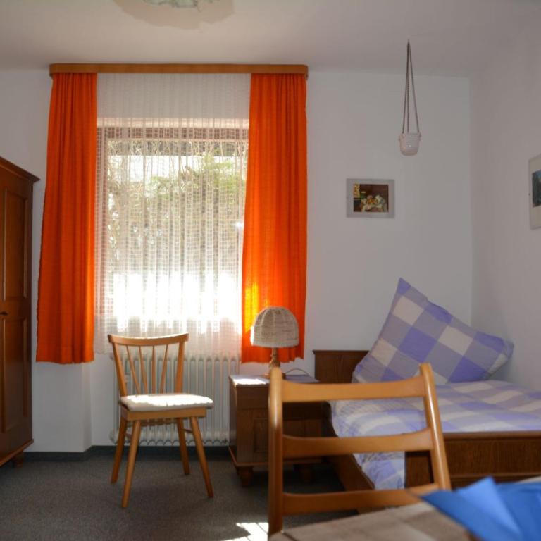 Gästehaus Schwaiger - Einzelzimmer mit Gemeinschaftsdusche und -WC - 1