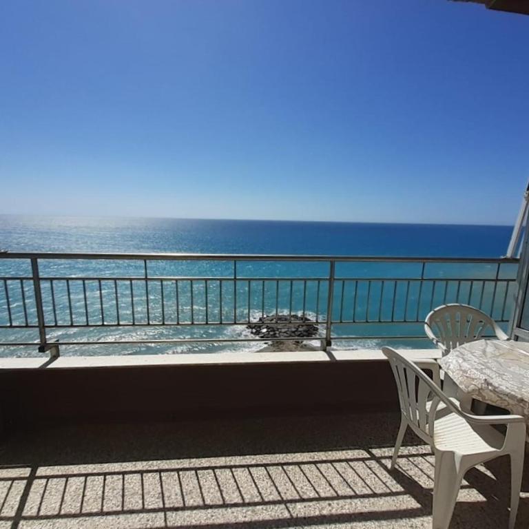 ATTICO SUL MARE con balcone sulla spiaggia e terrazza solarium di 25 mq - Appartamento Attico - 3