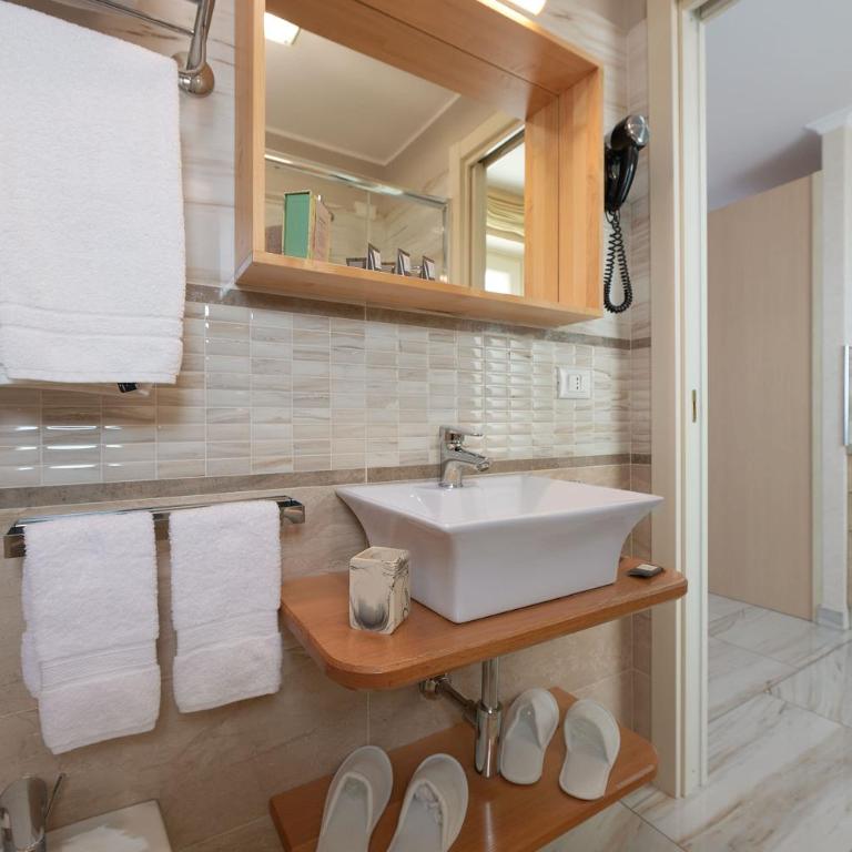 Rome Airport Inn - Premium Quadruple Room - 5