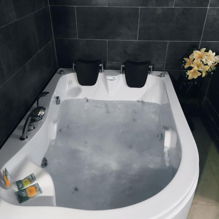 Hostal Ajavi del Sur - Habitación Doble con bañera de hidromasaje - 3