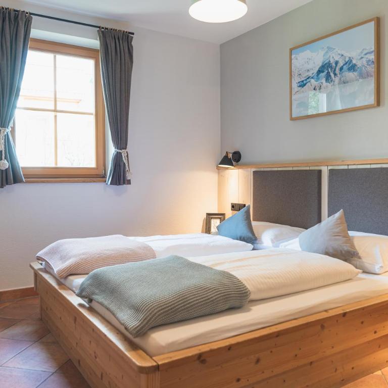 Dorfchalets & Apartments - in Kaprun centre including FREE entry Tauern Spa and Summer Card - Chalet (5 Erwachsene) - kostenfreier Zugang zum VIP Tauern Spa - 5