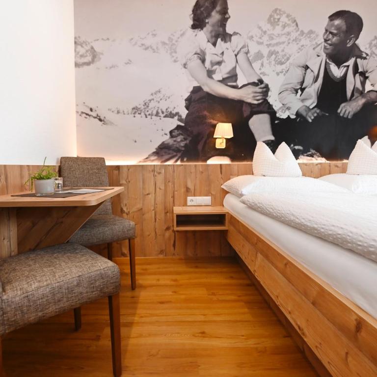 Alpenpension Maderer - Doppelzimmer mit Balkon - 22