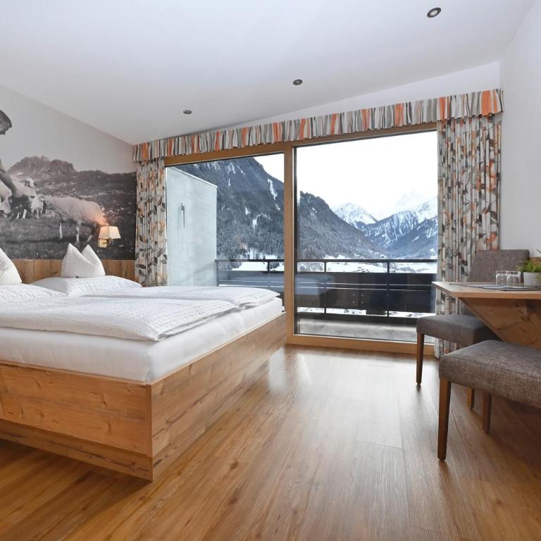 Alpenpension Maderer - Doppelzimmer mit Balkon - 27