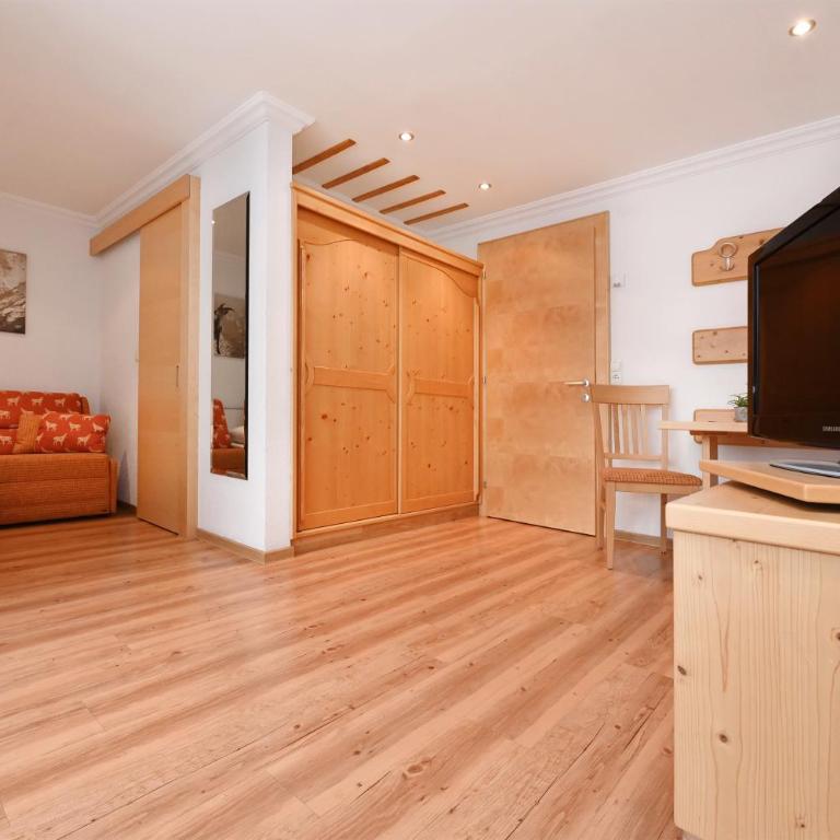 Alpenpension Maderer - Doppelzimmer mit Balkon - 31
