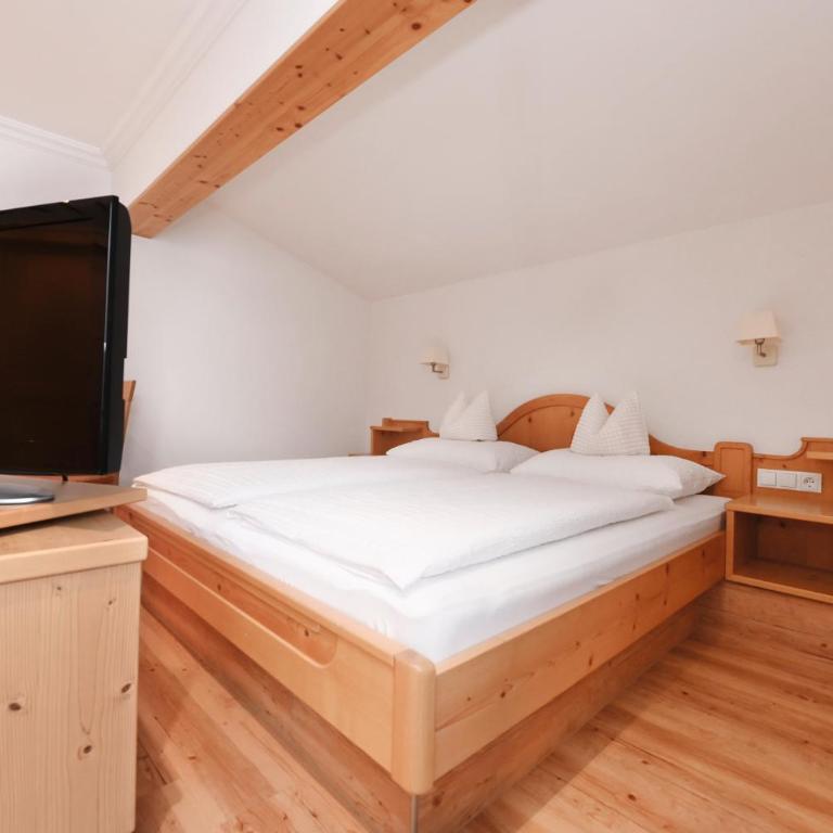Alpenpension Maderer - Doppelzimmer mit Balkon - 13