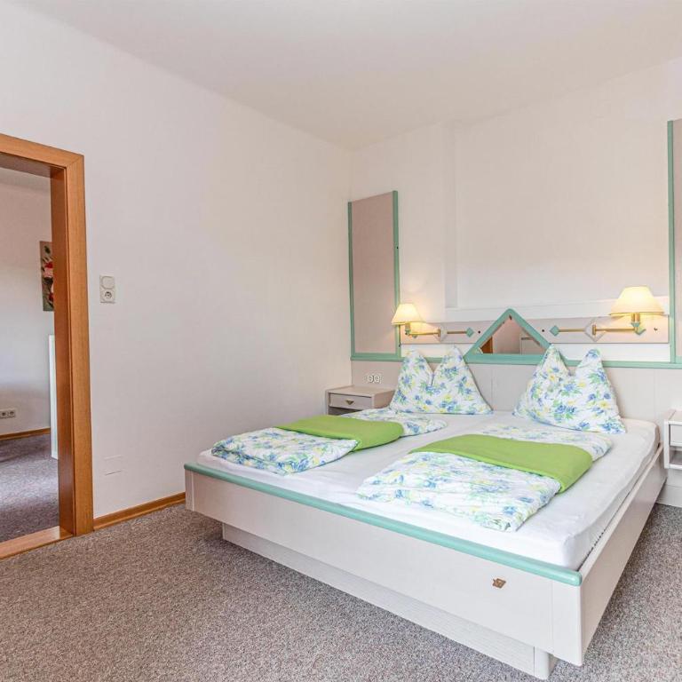 Seeappartements Bacher - Doppelzimmer mit Balkon - 1