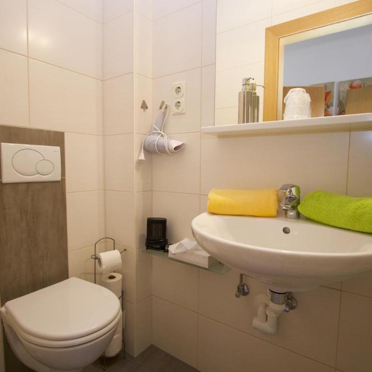 Seeappartements Bacher - Doppelzimmer mit Balkon - 2