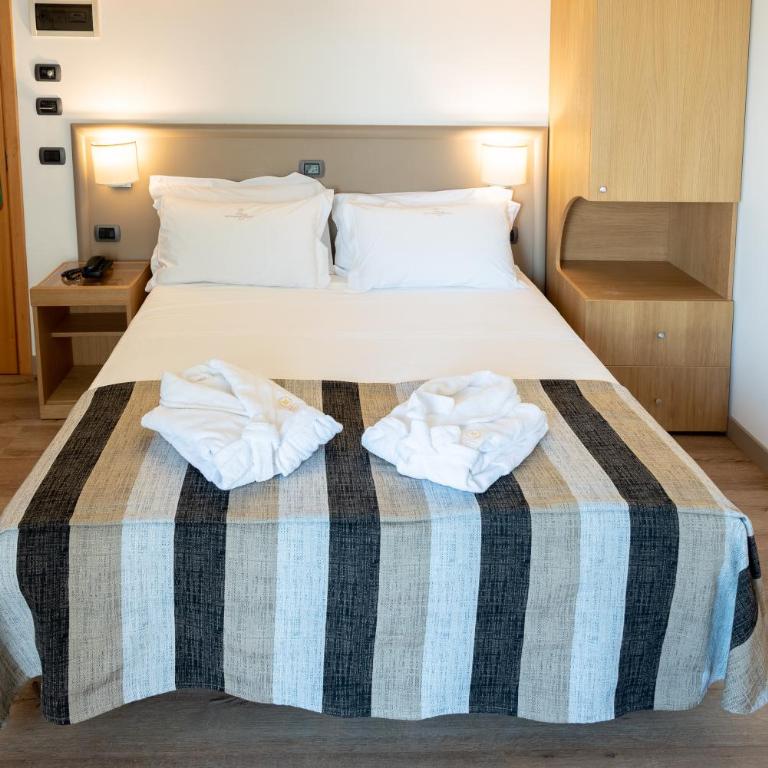 Hotels Vidi Miramare & Delfino - Double Room with Lateral Sea View - 14