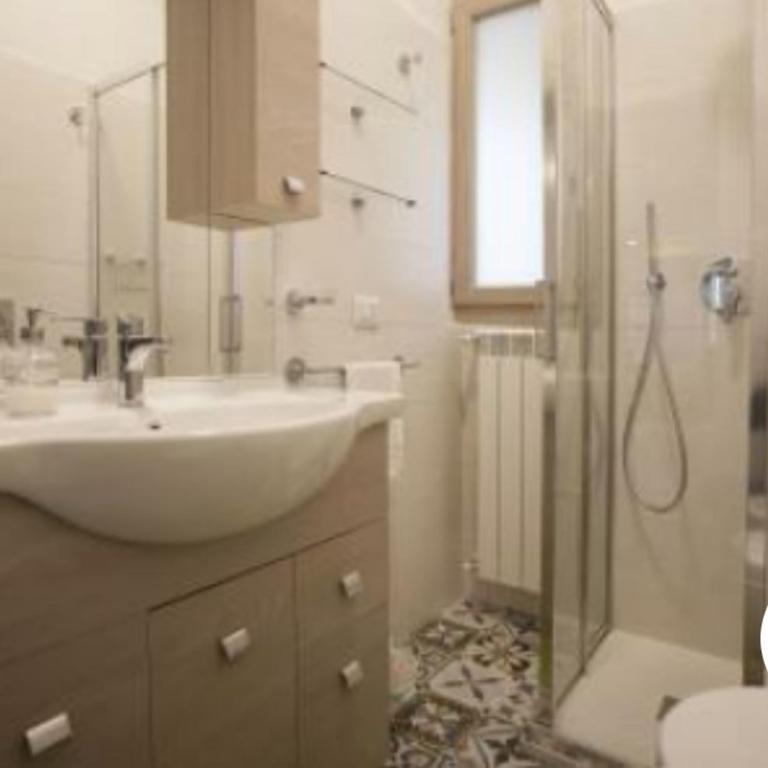 LG House with balcony near Ponte Vecchio - Appartamento con 2 Camere da Letto - 18