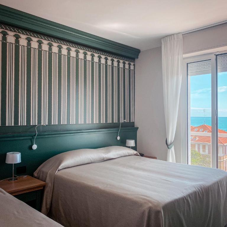 MH HOTEL VARAZZE - Camera Tripla con Vista Mare - 1
