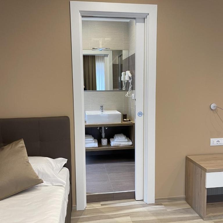 Martini Suite - Triple Room with Balcony - 2