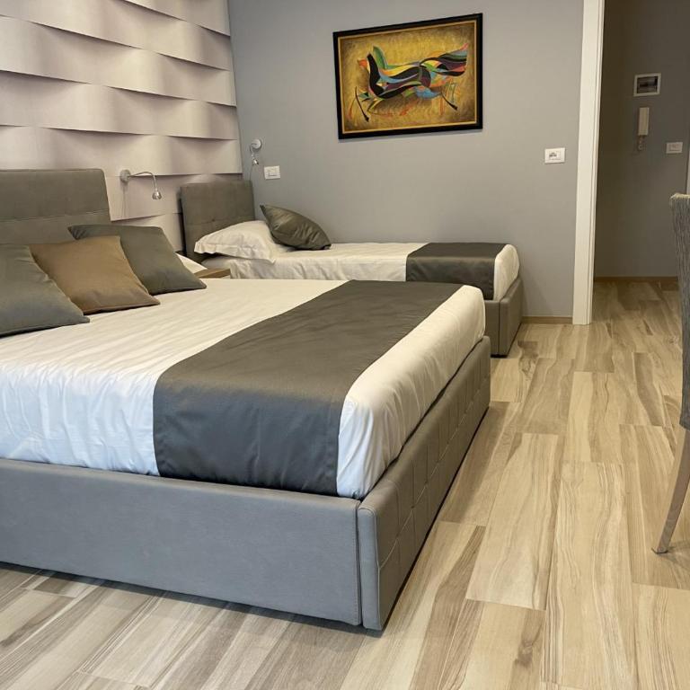 Martini Suite - Triple Room with Private Bathroom - 3