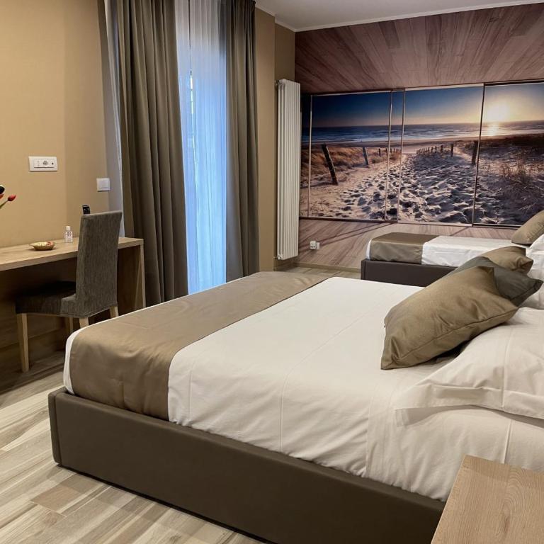 Martini Suite - Triple Room with Balcony - 10