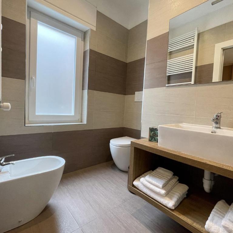 Martini Suite - Triple Room with Balcony - 11