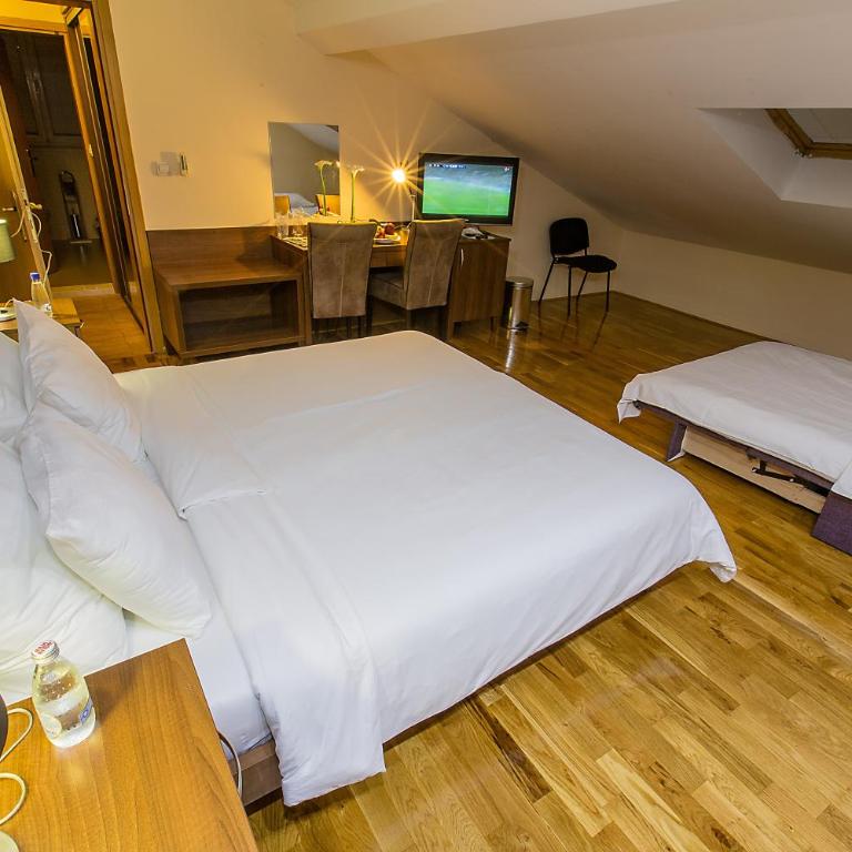 Hotel M - Triple Room - 12