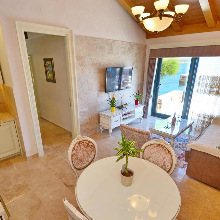 Leut Stone Residence - Villa - Beach Front - 6