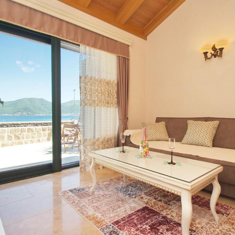 Leut Stone Residence - Villa - Beach Front - 8