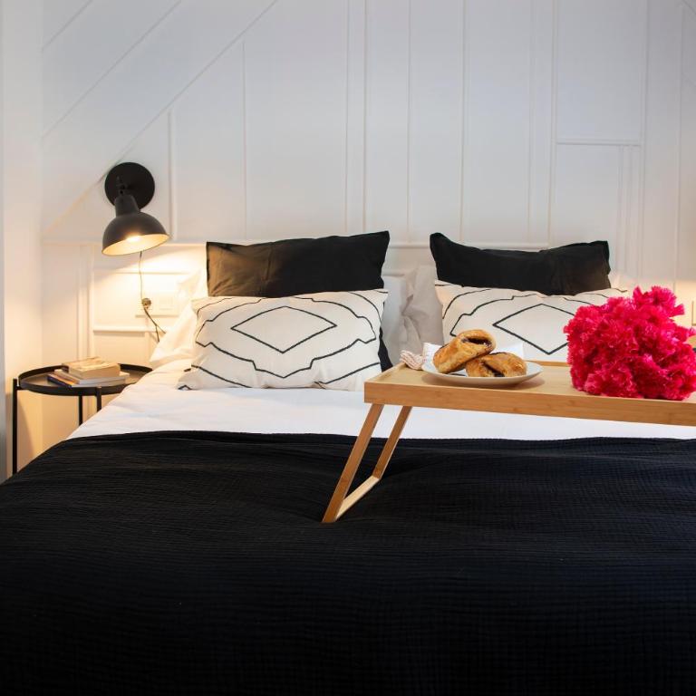 Duerme junto a la Plaza de Toros de Granada. - Three-Bedroom Apartment - 5