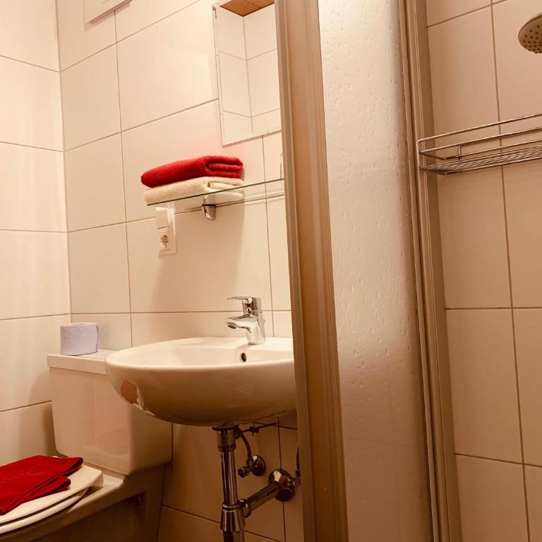Pension Jagerhof - Sommercard Inkl - 5 Min zum Hochzeiger - Dreibettzimmer mit Balkon - 10
