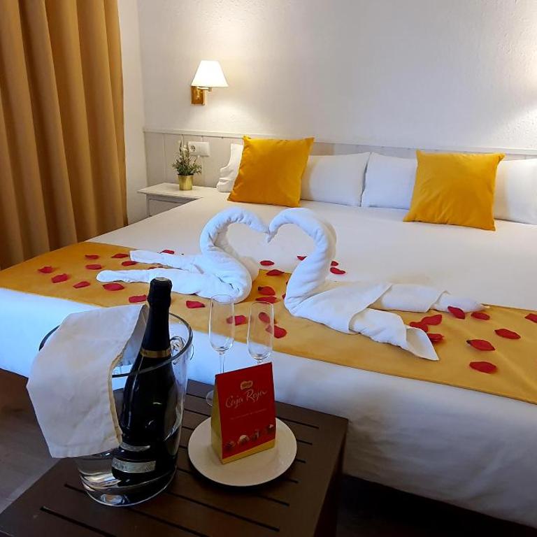 Hotel Mireia - Habitación Doble con balcón - 1 o 2 camas - 2