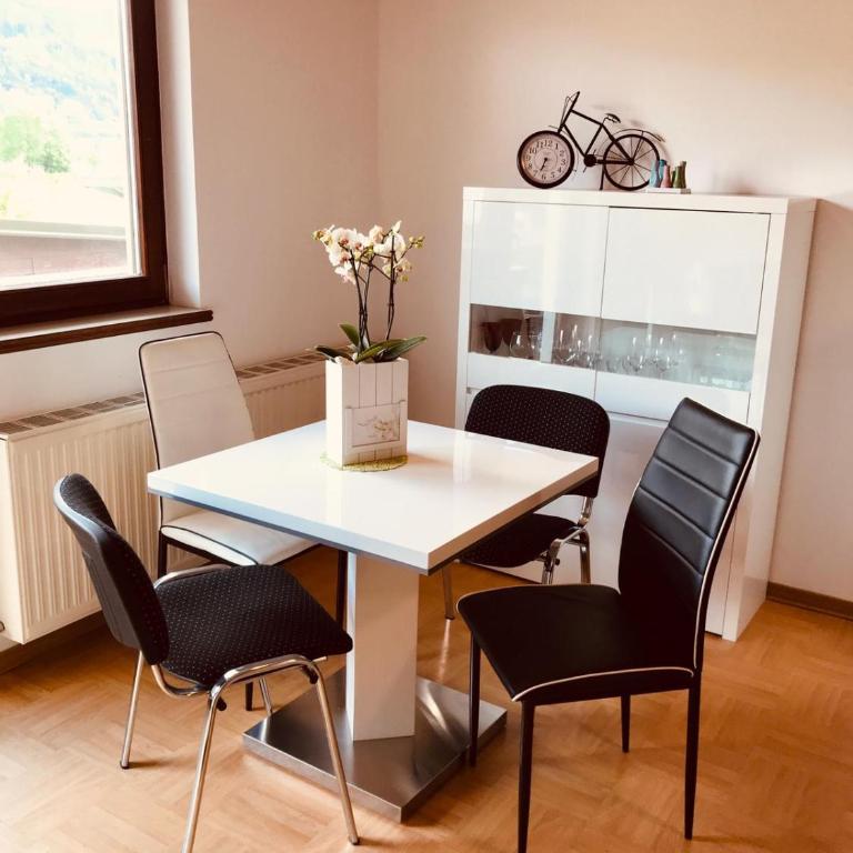 Ferienwohnung Resi mit traumhaftem Seepanorama - Apartment - 4