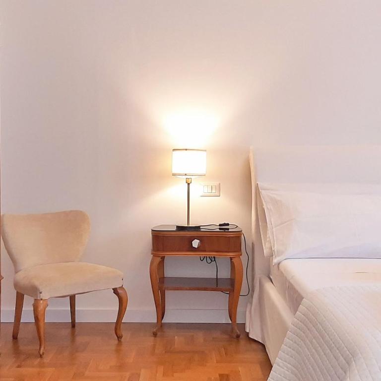Elicriso Suites - King Suite with Balcony - 18