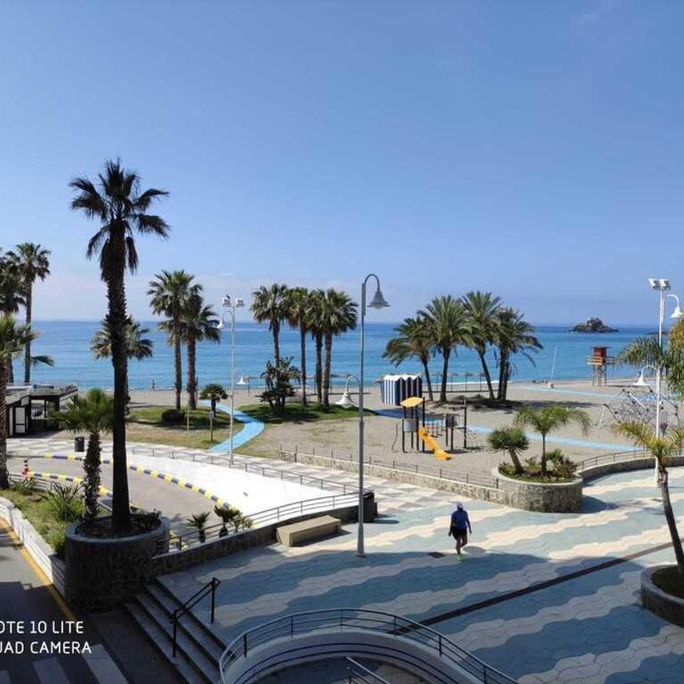 CENTRO-PRIMERA LINEA DE PLAYA - Apartamento de 2 dormitorios - 2