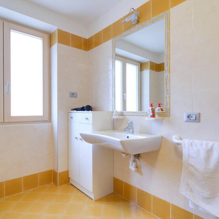 Belsogno B&B - Familienzimmer mit eigenem Bad - 8