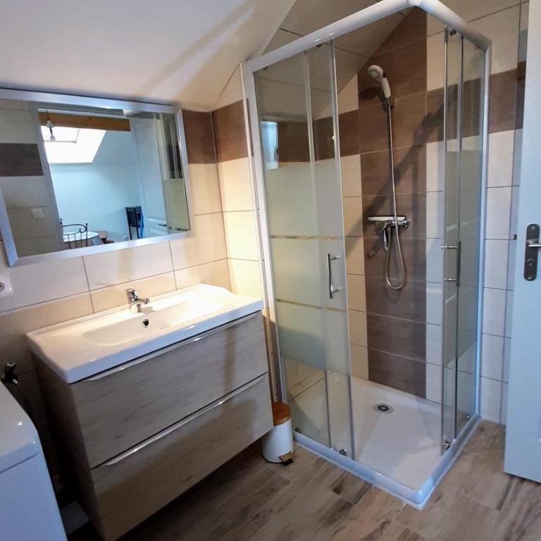 Le Pré Fleuri à Guillestre - Appartements neufs classés Meublés de Tourisme 3 étoiles- Climatisés- Parking privatif - Appartement à l'étage Une Chambre - 6