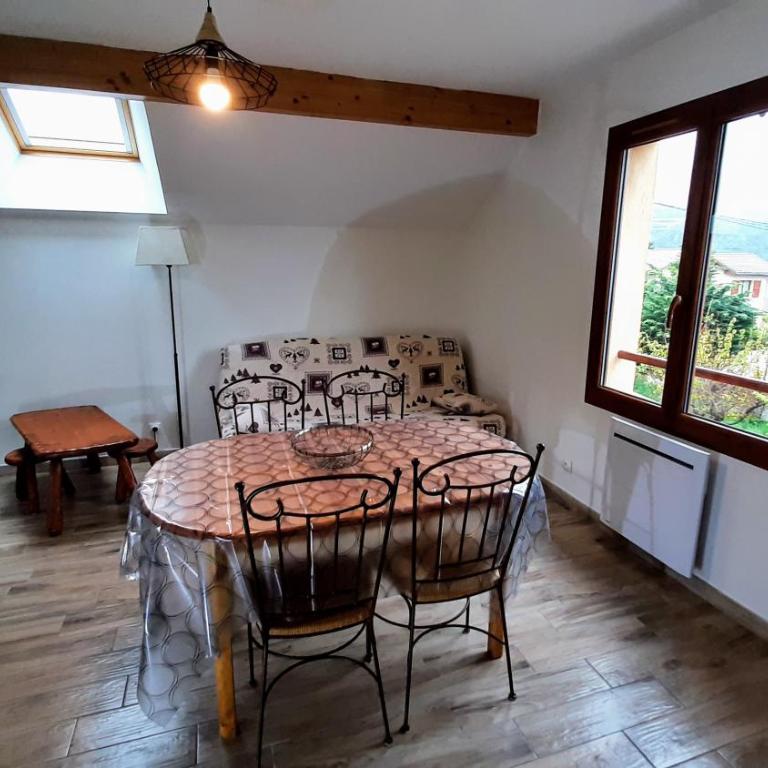 Le Pré Fleuri à Guillestre - Appartements neufs classés Meublés de Tourisme 3 étoiles- Climatisés- Parking privatif - Appartement à l'étage Une Chambre - 5