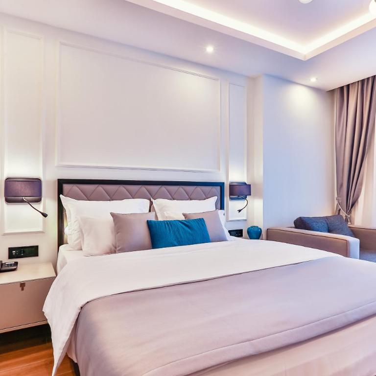 Boutique Hotel Momentum by Aycon - Dvokrevetna Soba sa Bračnim Krevetom i Pogledom na Bazen - 1