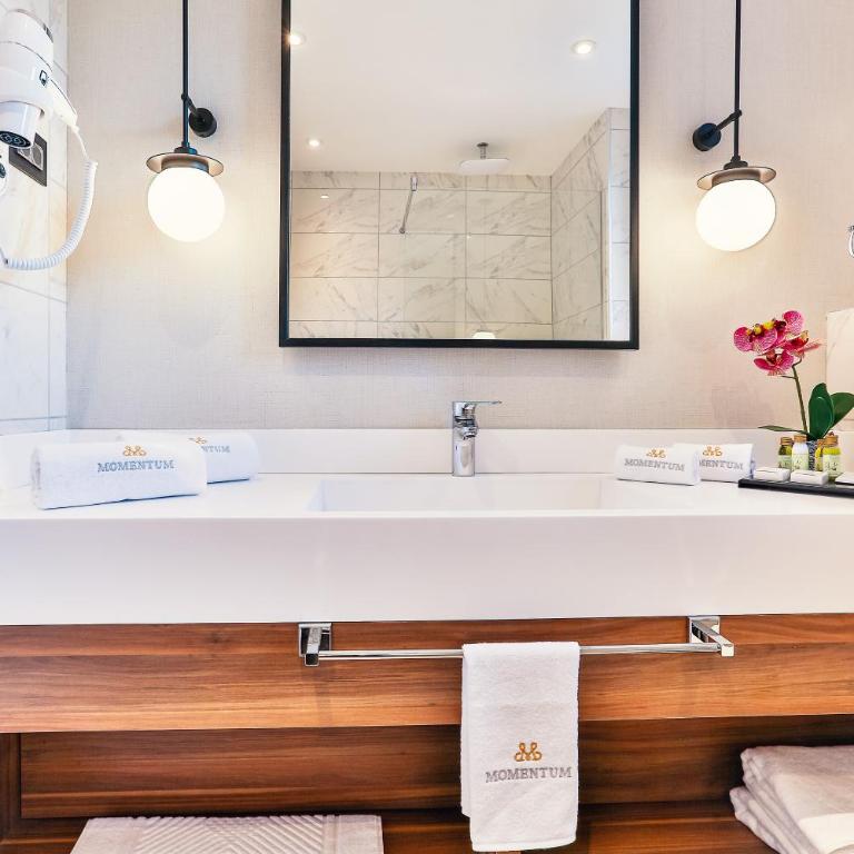 Boutique Hotel Momentum by Aycon - Dvokrevetna Soba sa Bračnim Krevetom i Pogledom na Bazen - 5