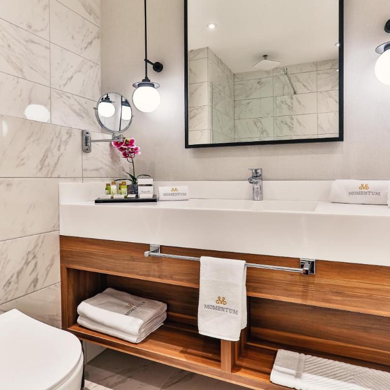 Boutique Hotel Momentum by Aycon - Dvokrevetna Soba sa Bračnim Krevetom i Balkonom - 3