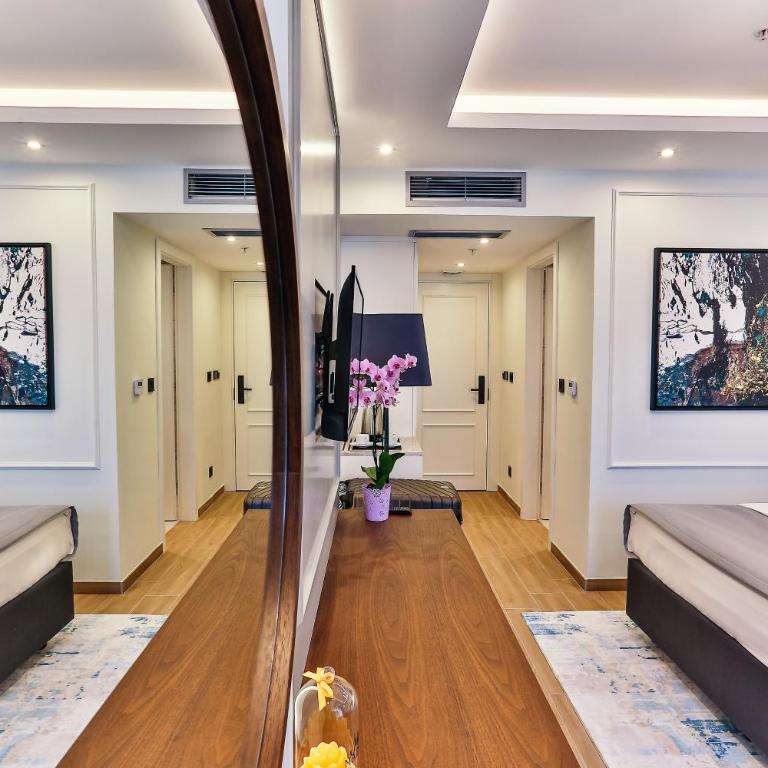 Boutique Hotel Momentum by Aycon - Dvokrevetna Soba sa Bračnim Krevetom i Pogledom na Bazen - 4