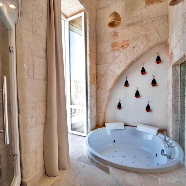 Vittorio Emanuele Charming Suites - Camera Queen con Vasca Idromassaggio - 6