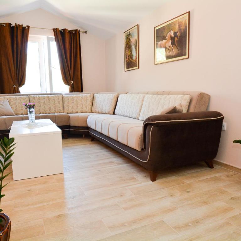 Villa Sofia - Three-Bedroom Apartment - 9