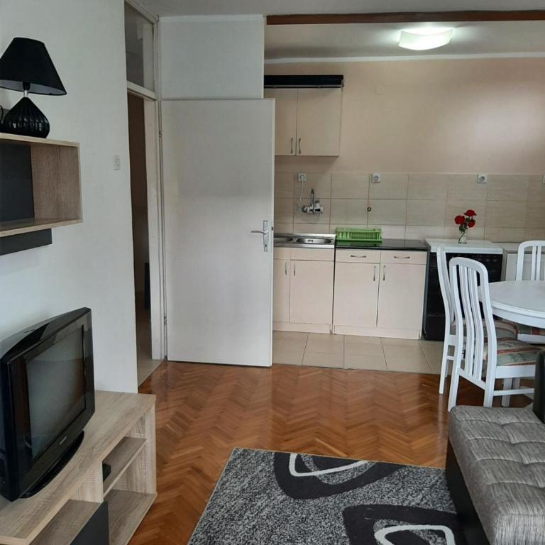 Apartment Danilo - Apartment with Balcony - 4