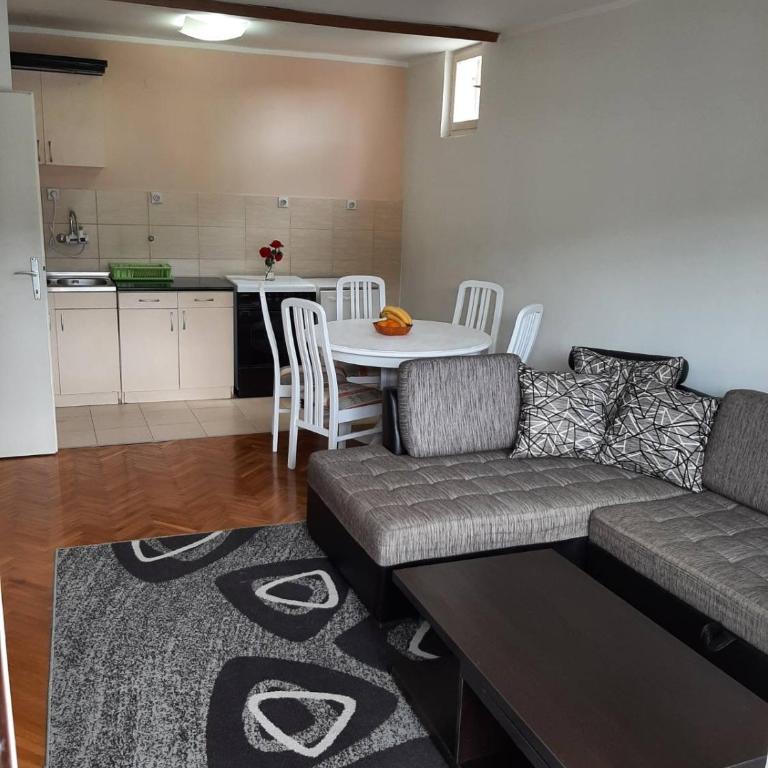 Apartment Danilo - Apartment with Balcony - 7